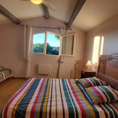 Bed and breakfast Climatisée Avec Piscine Près De La